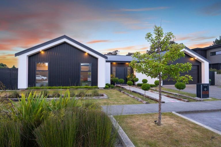 Photo of property in 7 Kanuka Drive, Hokowhitu, Palmerston North, 4410