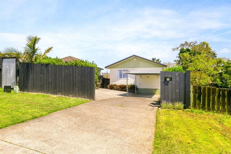 Photo of property in 1/12 Borich Road, Sunnyvale, Auckland, 0612