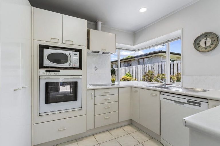 Photo of property in 2/27 Sorrel Crescent, Bucklands Beach, Auckland, 2012