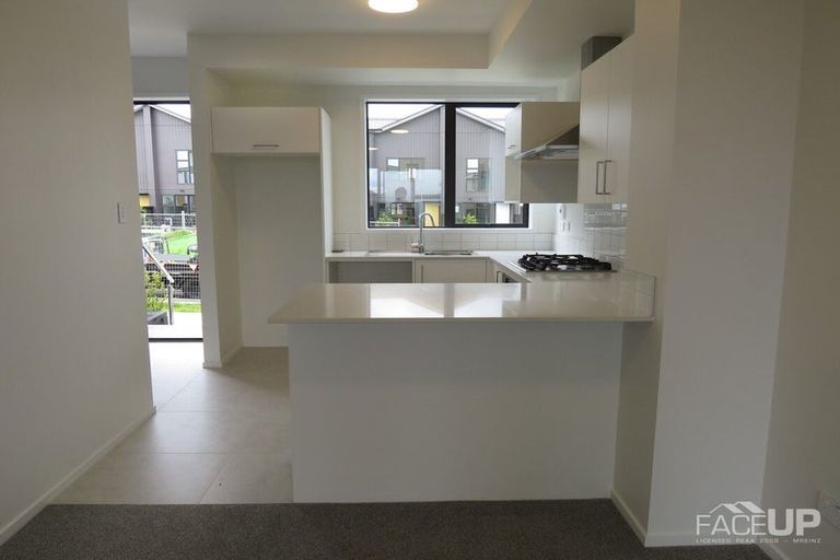 Photo of property in 82 Manarini Road, Westgate, Auckland, 0614