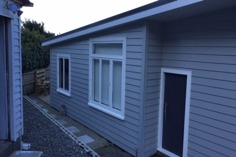 Photo of property in 203 Sutherland Road, Lyall Bay, Wellington, 6022