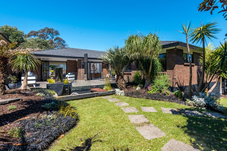 Photo of property in 12 Mark Edward Drive, Half Moon Bay, Auckland, 2012