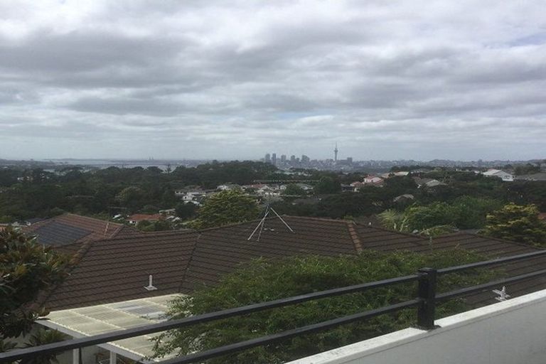 Photo of property in 28 Murano Place, Chatswood, Auckland, 0626