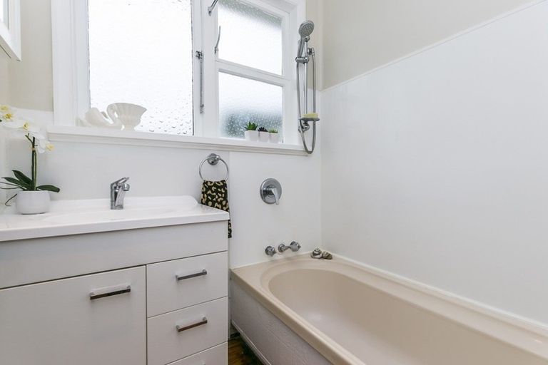 Photo of property in 12 Raroa Place, Pukerua Bay, 5026