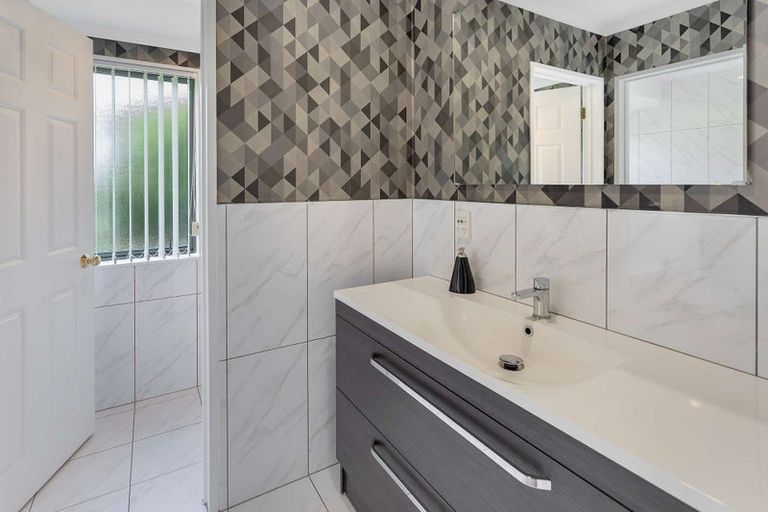 Photo of property in 7 Caulfield Place, Pukehangi, Rotorua, 3015