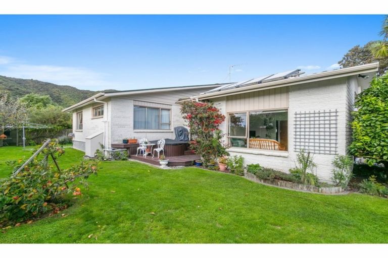 Photo of property in 13a Norton Park Avenue, Fairfield, Lower Hutt, 5011