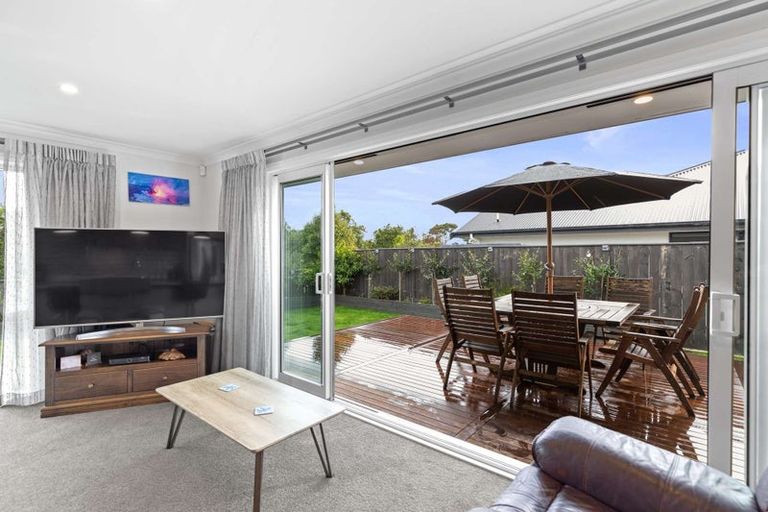 Photo of property in 69 Johnstone Drive, Fitzherbert, Palmerston North, 4410