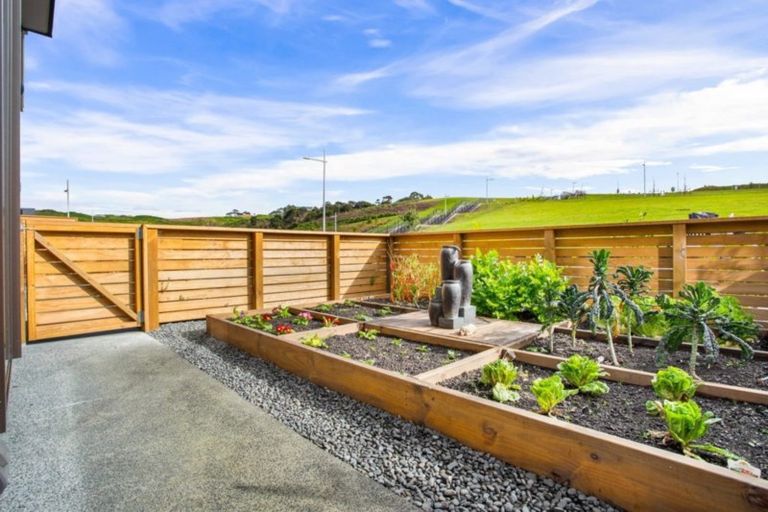 Photo of property in 17 Tawatawa Street, Long Bay, Auckland, 0630