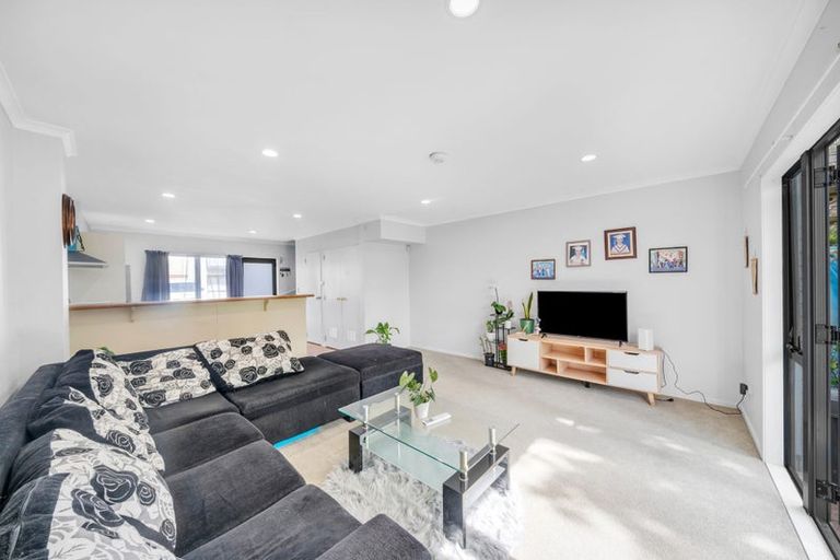 Photo of property in Tuscany Way, 20/3 Ambrico Place, New Lynn, Auckland, 0600