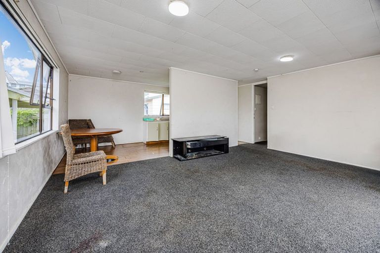 Photo of property in 2 Harrington Road, Henderson, Auckland, 0610