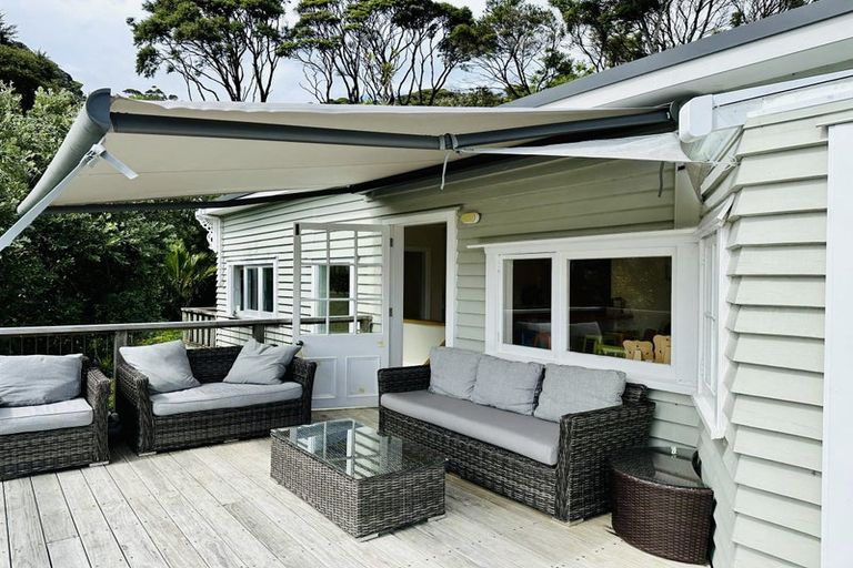 Photo of property in 8 Pendrell Road, Piha, New Lynn, 0772