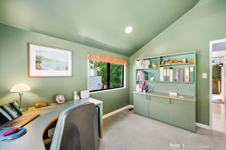 Photo of property in 9a Wadestown Road, Wadestown, Wellington, 6012