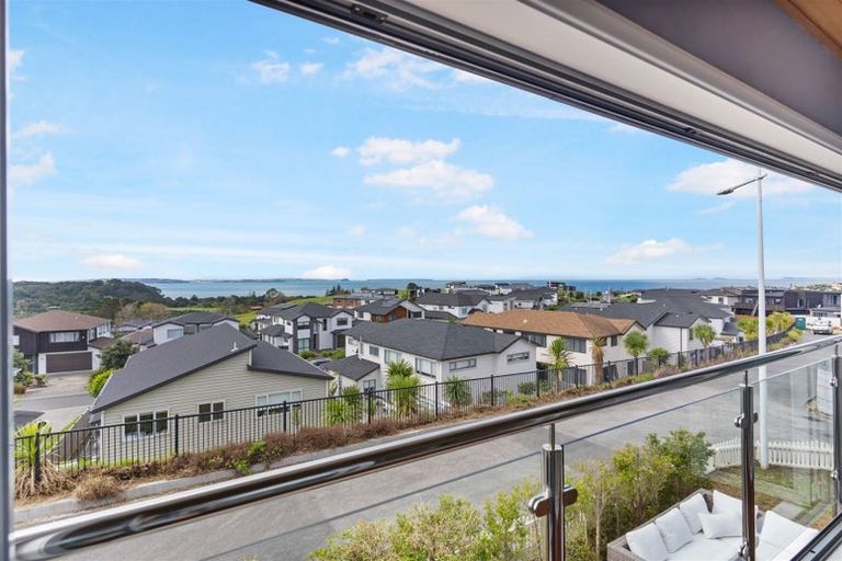 Photo of property in 33 Te Oneroa Way, Long Bay, Auckland, 0630