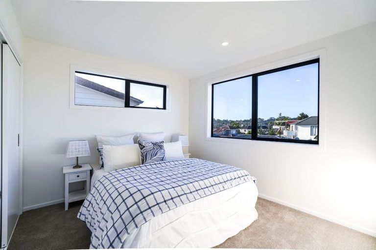 Photo of property in 858d East Coast Road, Northcross, Auckland, 0630