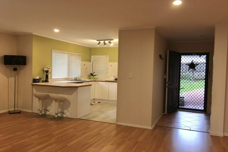 Photo of property in 18 Mercury Lane, Windsor Park, Auckland, 0632