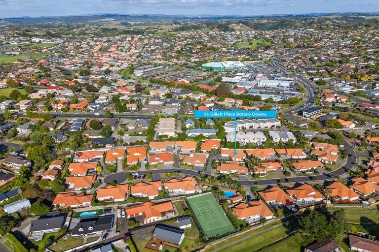 Photo of property in 31 Gillett Place, Botany Downs, Auckland, 2014