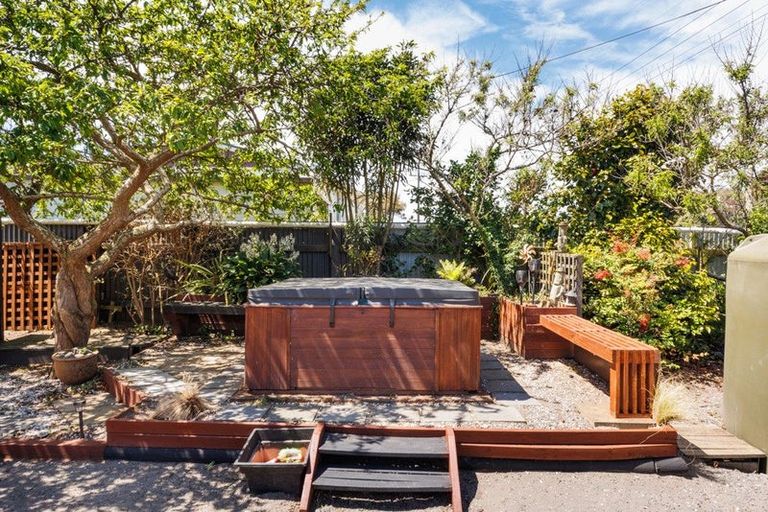 Photo of property in 11 Koura Street, Tangimoana, 4822