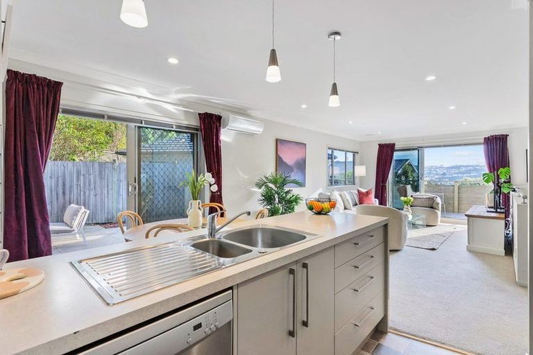 Photo of property in 16 Ted Gilberd Place, Newlands, Wellington, 6037