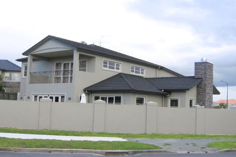 Photo of property in 1 Fairfield Lane, East Tamaki Heights, Auckland, 2016