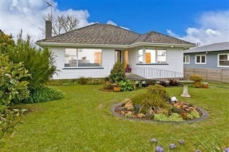 Photo of property in 46 Fairclough Road, Beach Haven, Auckland, 0626