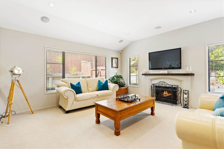 Photo of property in 32 The Avenue, Albany, Auckland, 0632