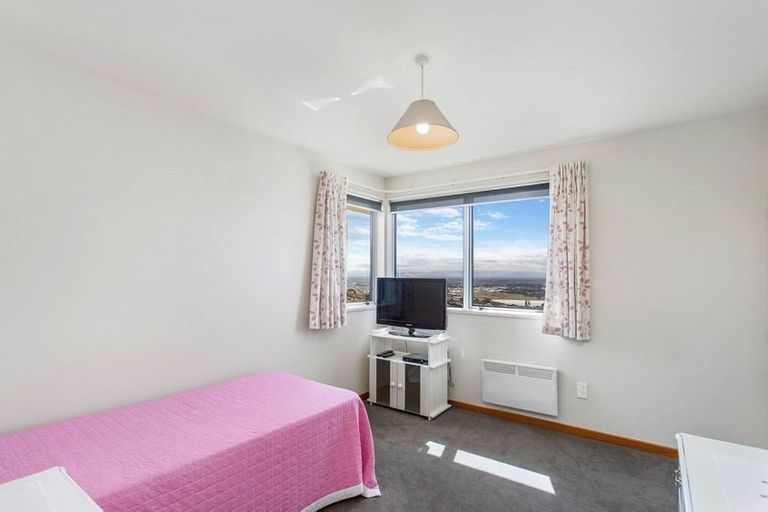 Photo of property in 12 Luxton Place, Mount Pleasant, Christchurch, 8081