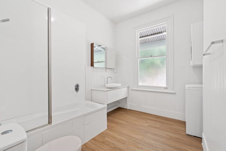 Photo of property in 100 Gladstone Road, Dalmore, Dunedin, 9010