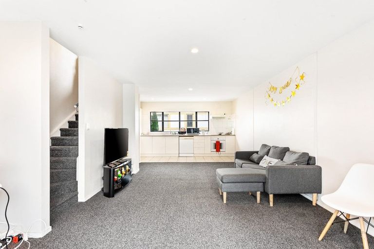 Photo of property in Krisley Court, 15/6 Ambrico Place, New Lynn, Auckland, 0600