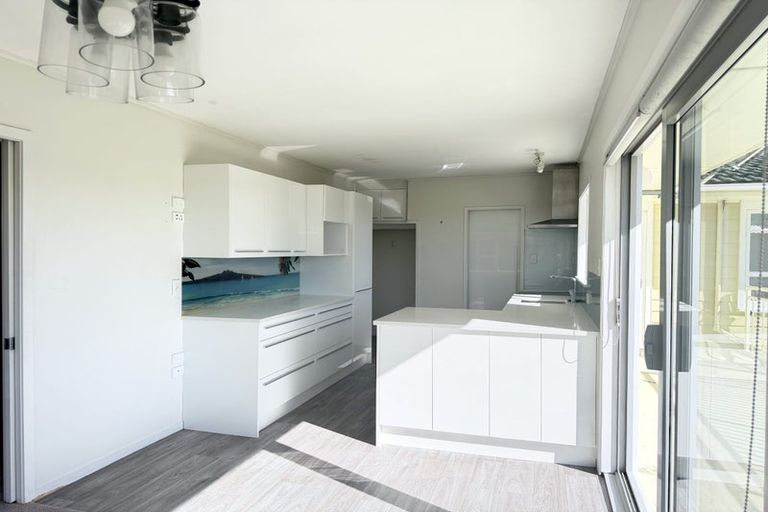 Photo of property in 122 Hugh Green Drive, Pinehill, Auckland, 0632