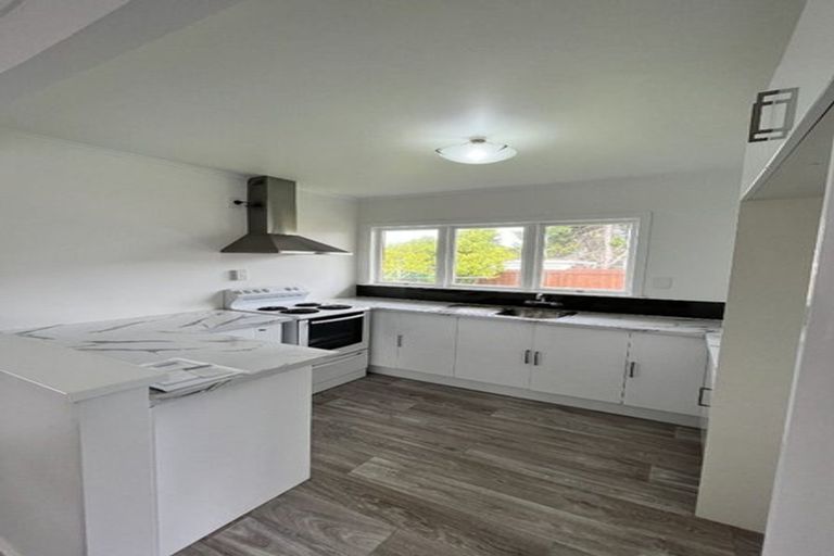 Photo of property in 2/24 Evelyn Place, Hillcrest, Auckland, 0627