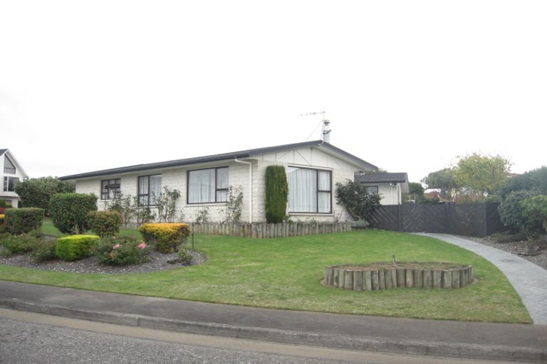 Photo of property in 3 Pohutukawa Crescent, Raumati Beach, Paraparaumu, 5032