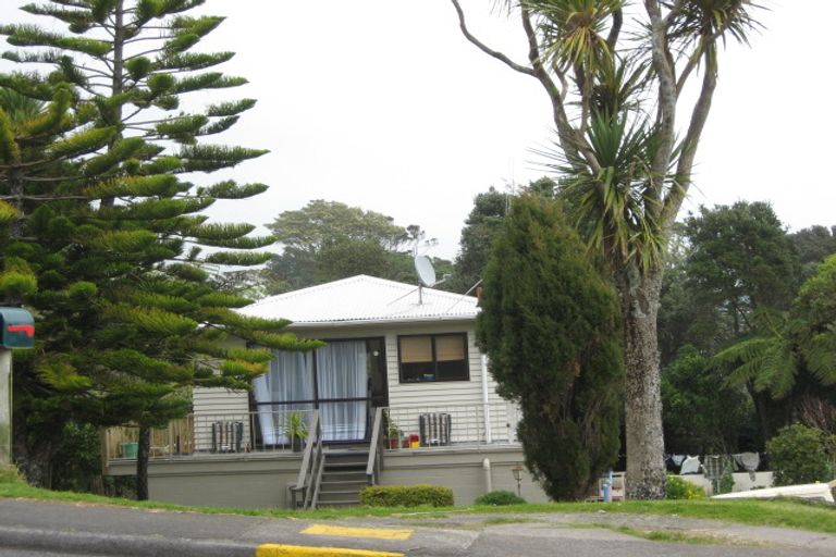 Photo of property in 4 Wairau Road, Oakura, 4314