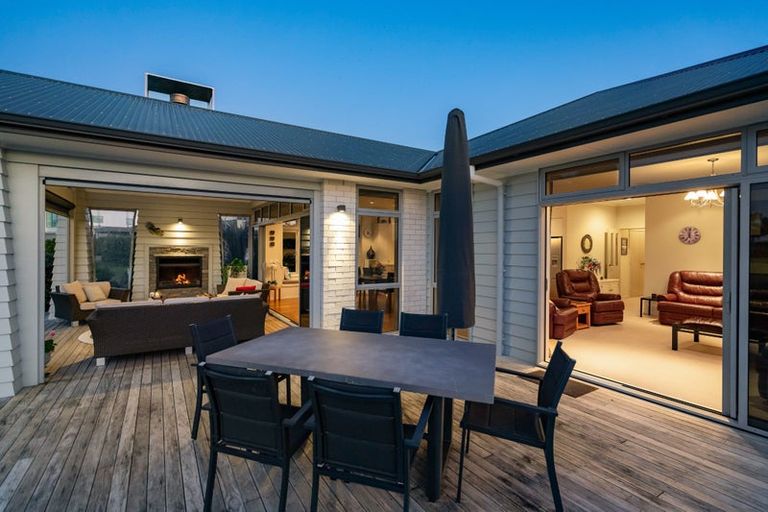 Photo of property in 89 Barbados Way, One Tree Point, 0118