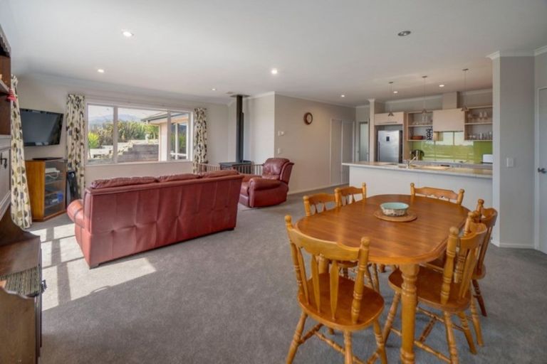 Photo of property in 9 Katania Heights, Brightwater, 7022