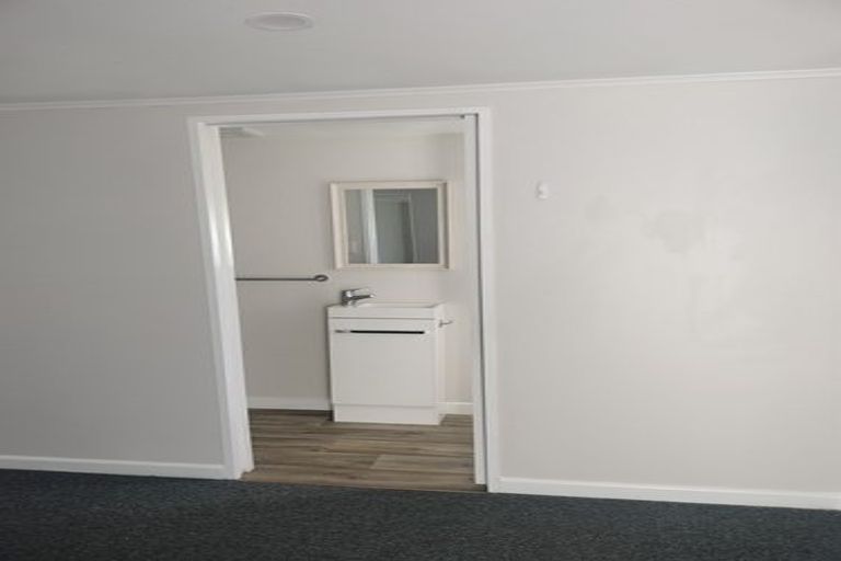 Photo of property in 323 Mazengarb Road, Paraparaumu, 5032