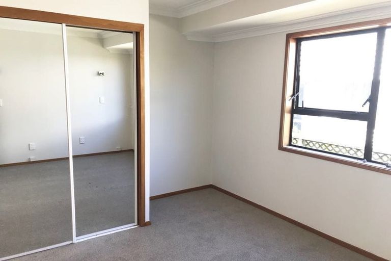 Photo of property in 1/150 Beach Road, Campbells Bay, Auckland, 0630
