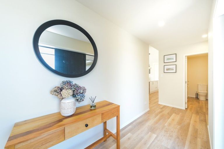 Photo of property in 48 Vaucluse Heights, Fitzherbert, Palmerston North, 4410