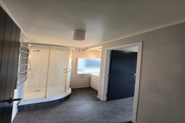 Photo of property in 18 Long Street, Torbay, Auckland, 0630