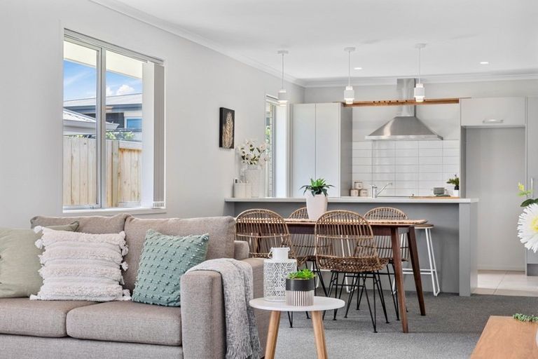 Photo of property in 37 Puhirake Crescent, Pyes Pa, Tauranga, 3112