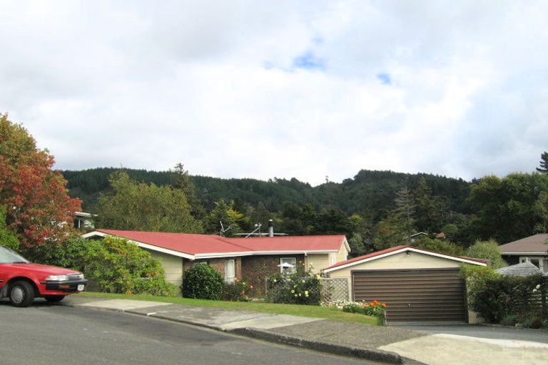 Photo of property in 20 Harewood Grove, Pinehaven, Upper Hutt, 5019
