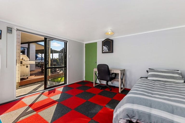 Photo of property in 77 Hamilton Drive, Waiuku, 2123