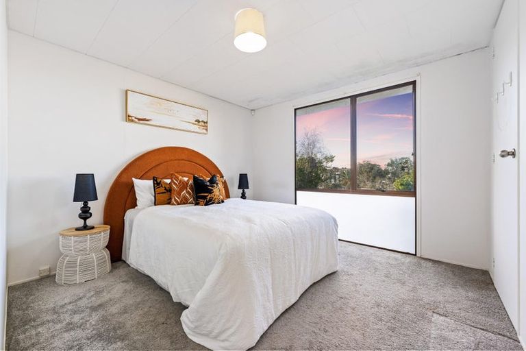 Photo of property in 2/11 Cyril Crescent, West Harbour, Auckland, 0618