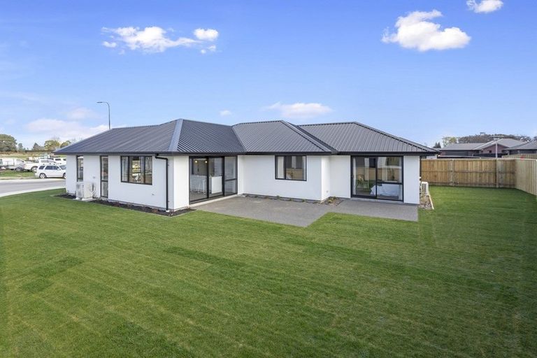 Photo of property in 8 Oakleigh Street, Woodend, 7610