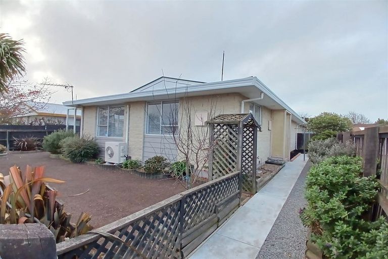 Photo of property in 8a Tamarisk Place, Parklands, Christchurch, 8083
