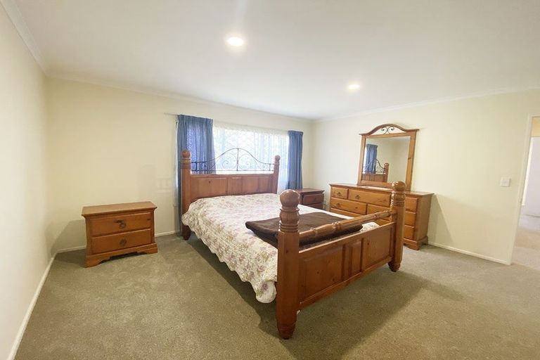 Photo of property in 12 Pistachio Place, Goodwood Heights, Auckland, 2105