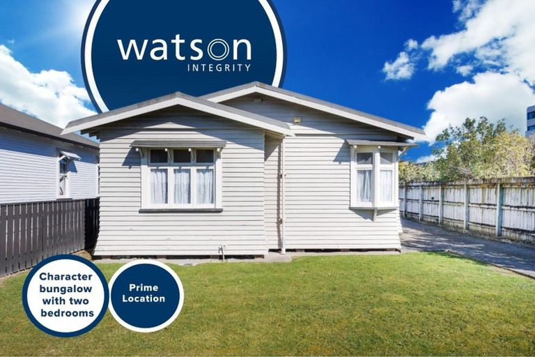 Photo of property in 1/4 Oxford Street, Hokowhitu, Palmerston North, 4410