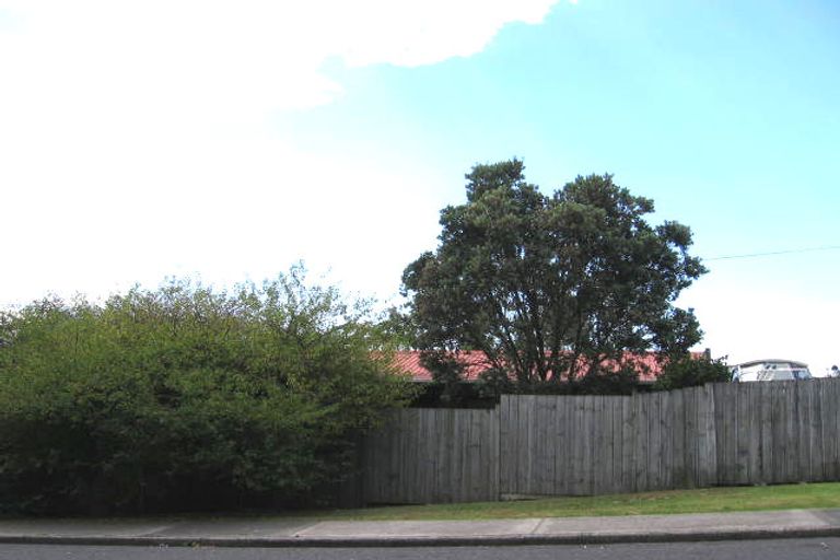 Photo of property in 1/10 Deep Creek Road, Torbay, Auckland, 0630