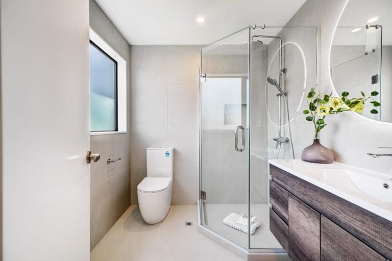 Photo of property in 21c Crosby Road, West Harbour, Auckland, 0618