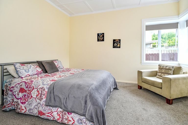 Photo of property in 2c Waiari Road, Conifer Grove, Takanini, 2112