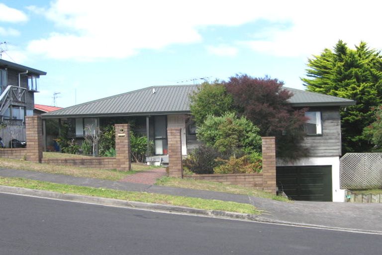 Photo of property in 1/8 Witheford Drive, Bayview, Auckland, 0629